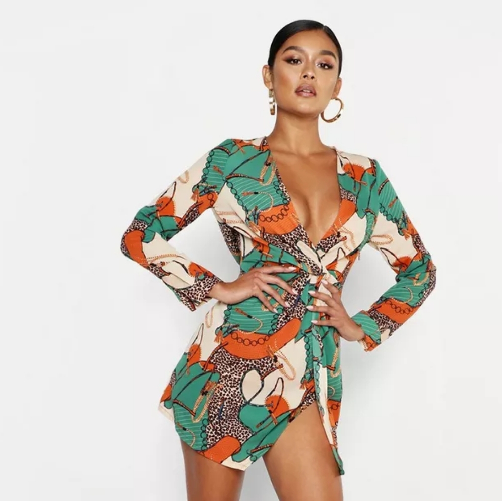 NWT Boohoo Satin Chain Print Twist Shift Dress